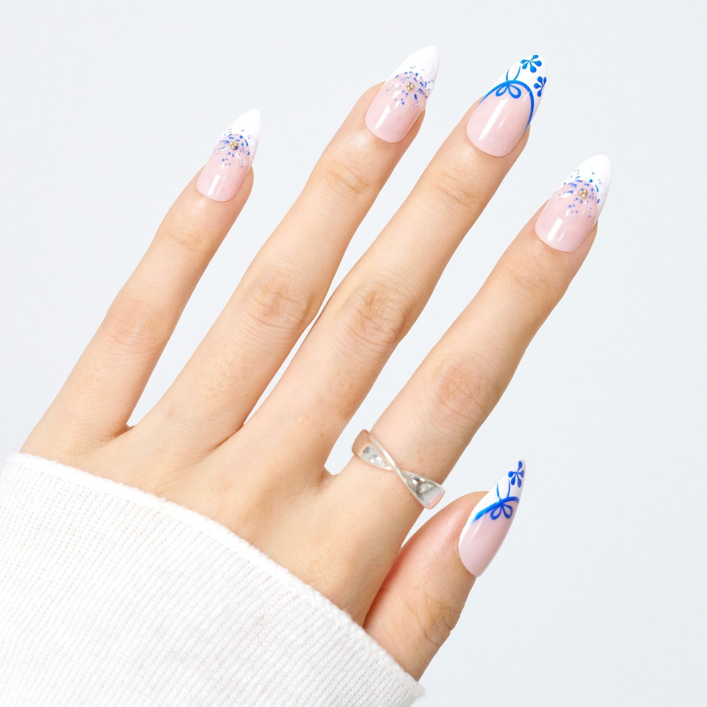 French Tip Press - On Nails with Clean, Modern Contrast - Ennio Nails